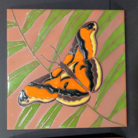 H&R Johnson Set of 2 Ceramic Hand-painted Tiles with Butterfly Design. - Picture 3 of 9